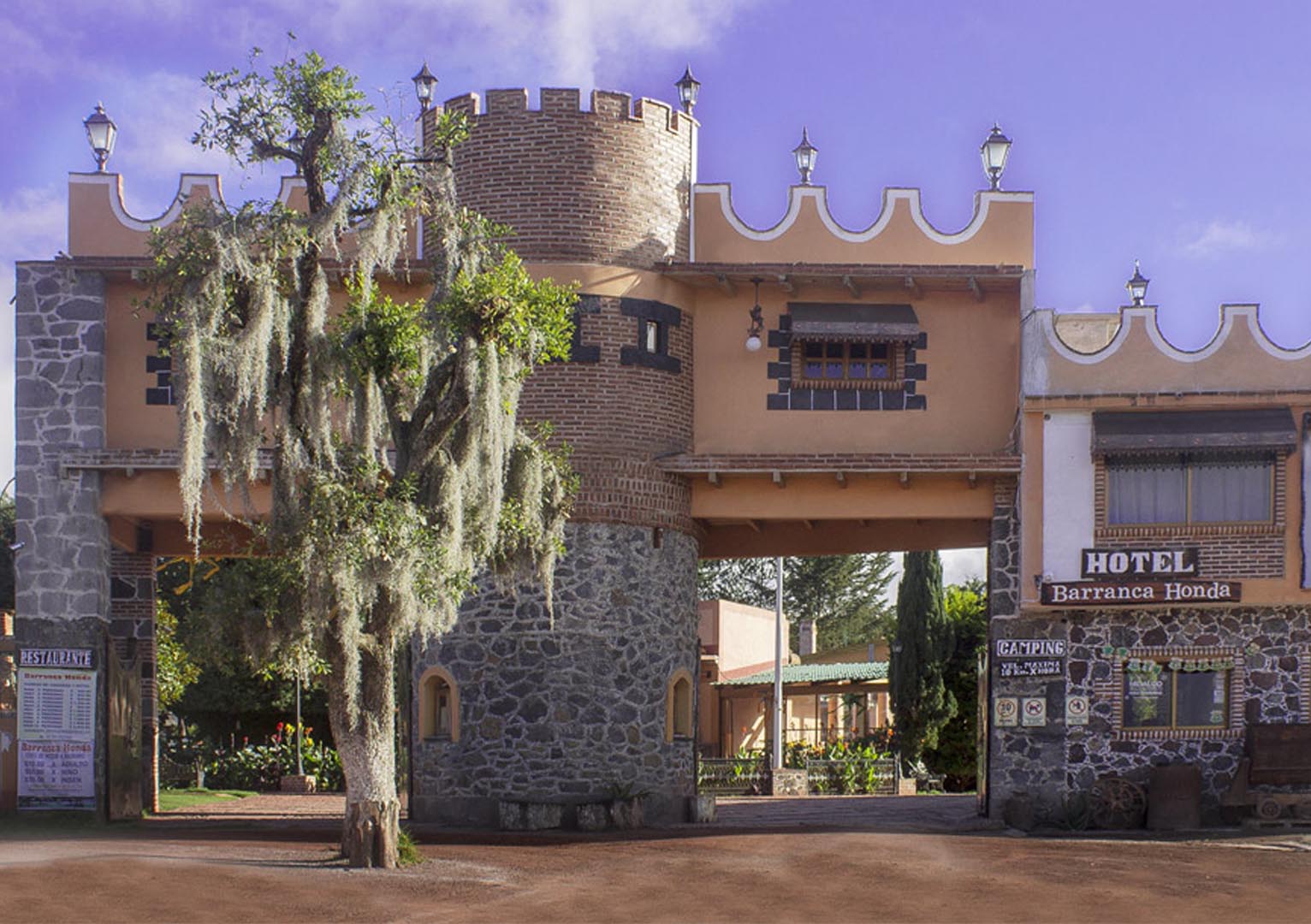 Huasca de Ocampo
                    Primer Pueblo Mágico de México